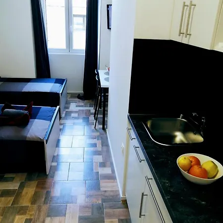 Center - Studio Apartment *