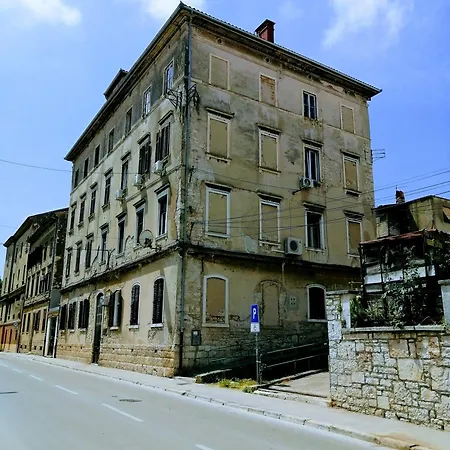 Center - Studio Apartment